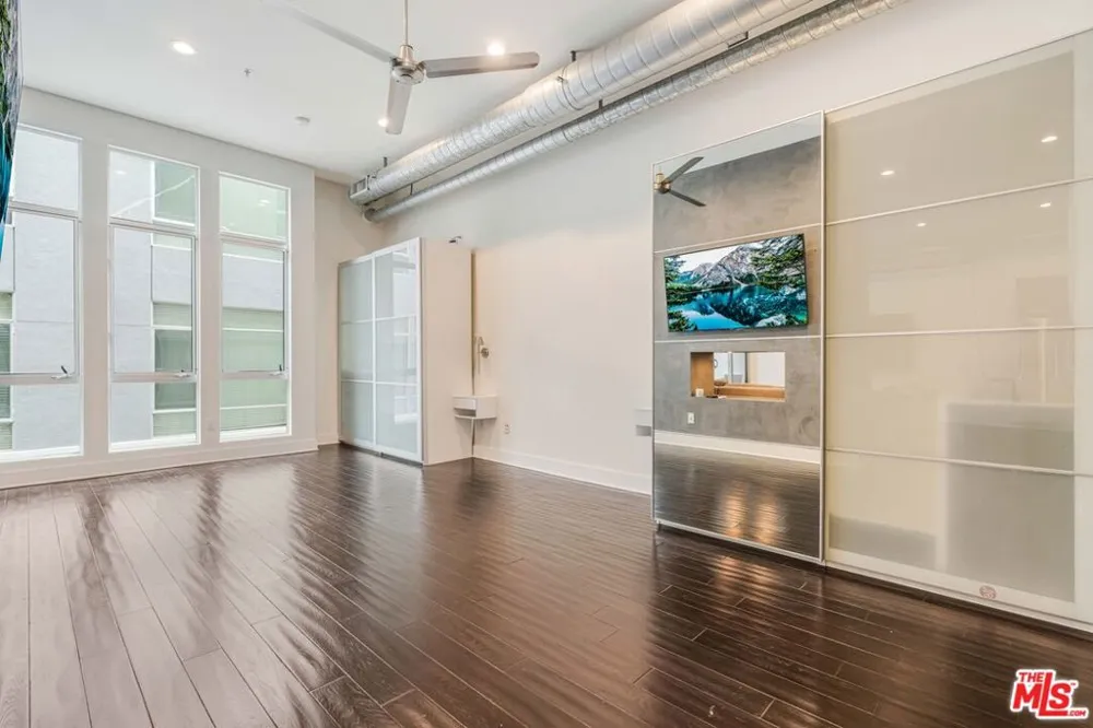13320 Beach Avenue #207 Los Angeles, CA 90292