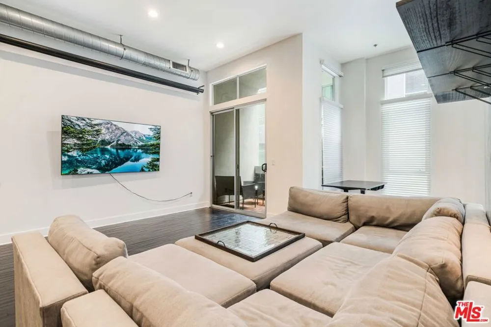 13320 Beach Avenue #207 Los Angeles, CA 90292