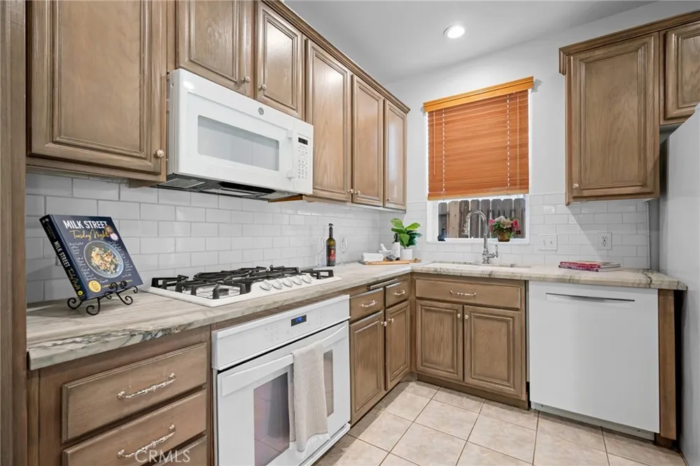 7101 Oso Avenue #14 Winnetka, CA 91306