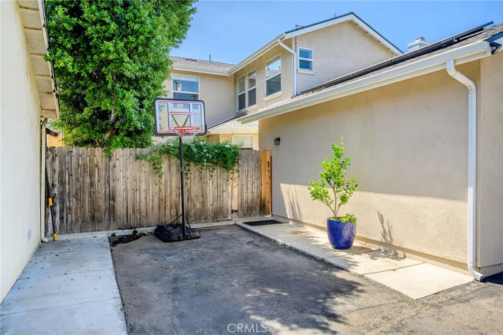 7101 Oso Avenue #14 Winnetka, CA 91306