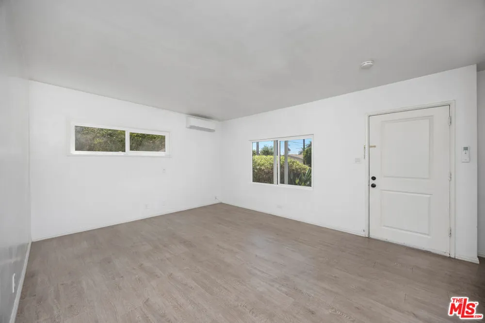 3943 Seneca Avenue Los Angeles, CA 90039