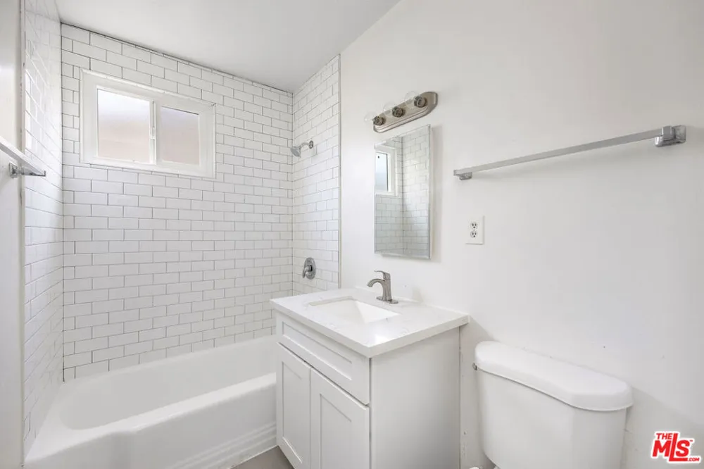 3943 Seneca Avenue Los Angeles, CA 90039