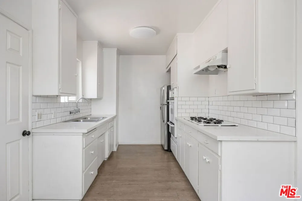 3943 Seneca Avenue Los Angeles, CA 90039