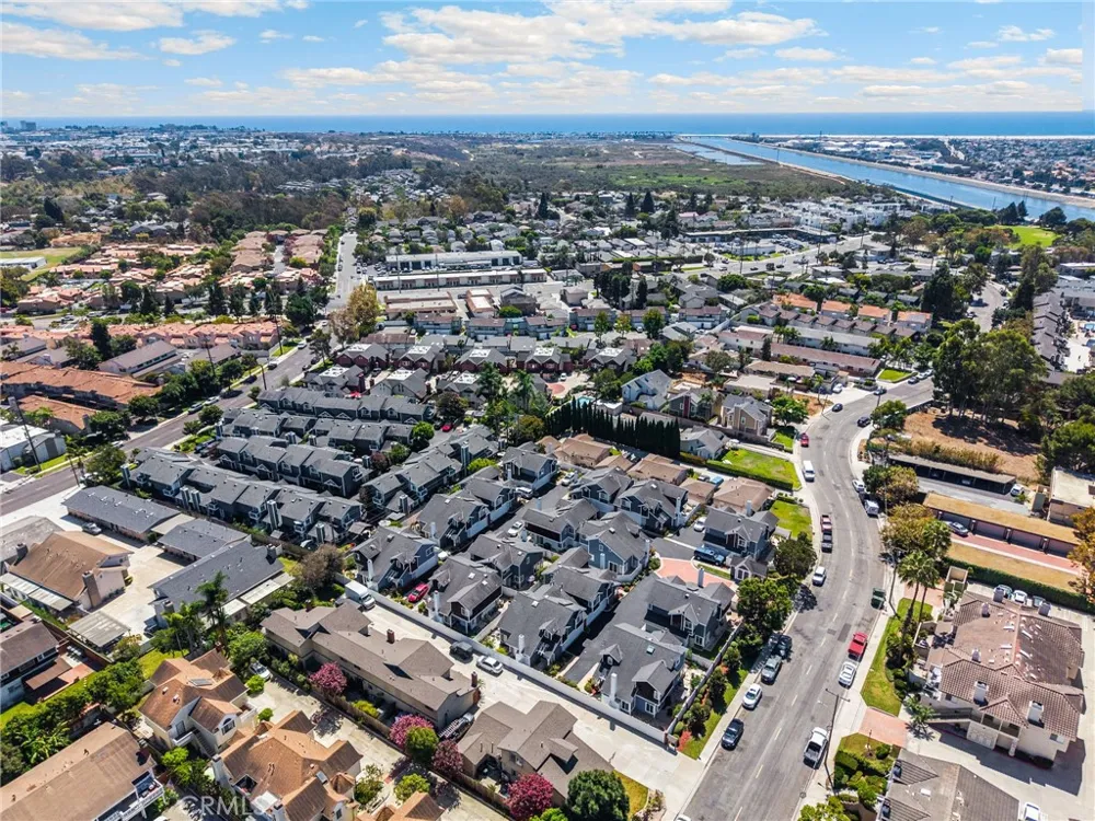 2210 Pacific Ave. #F1 Costa Mesa, CA 92627