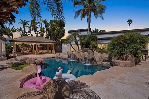 5565 Mountain View Place