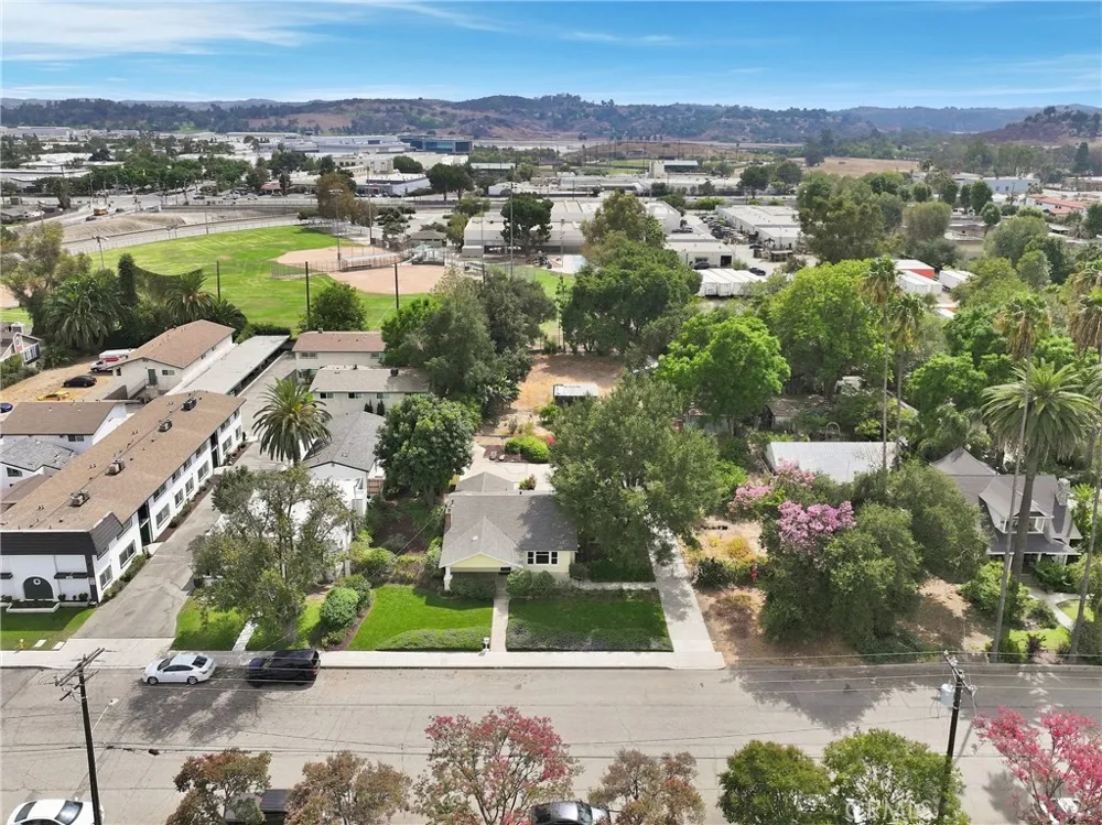 1436 3rd La Verne, CA 91750