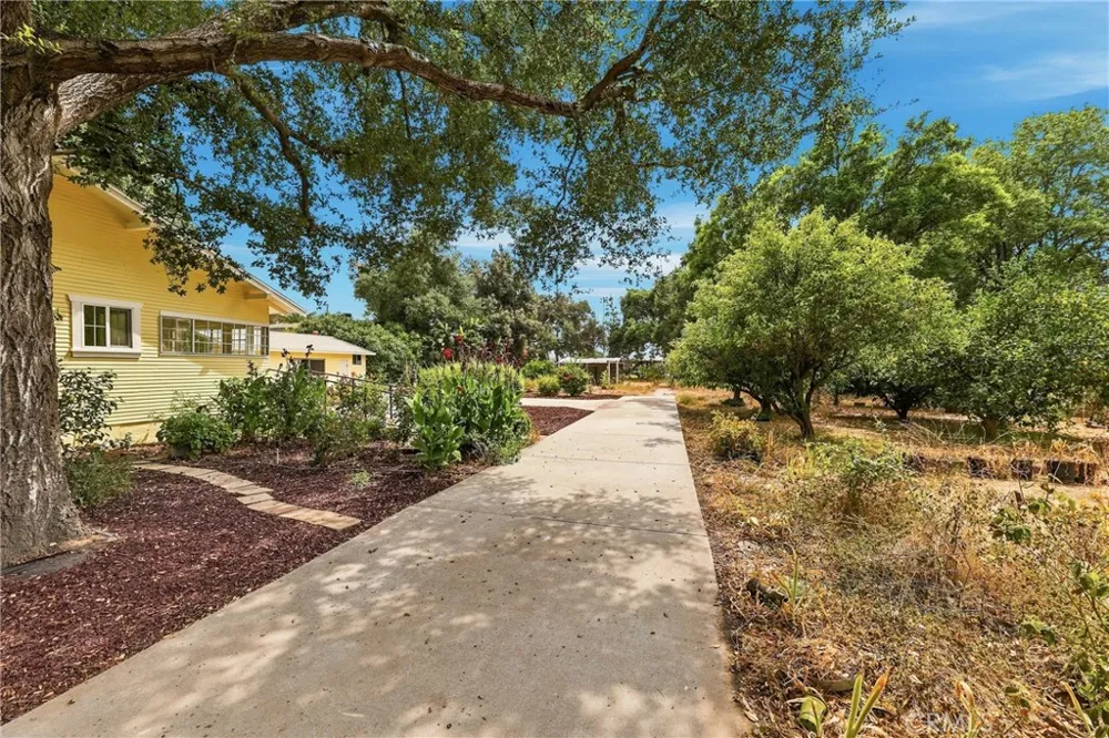 1436 3rd La Verne, CA 91750