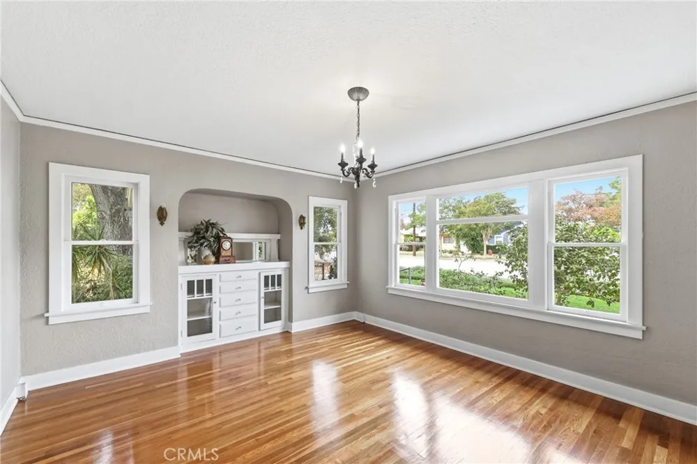 1436 3rd La Verne, CA 91750
