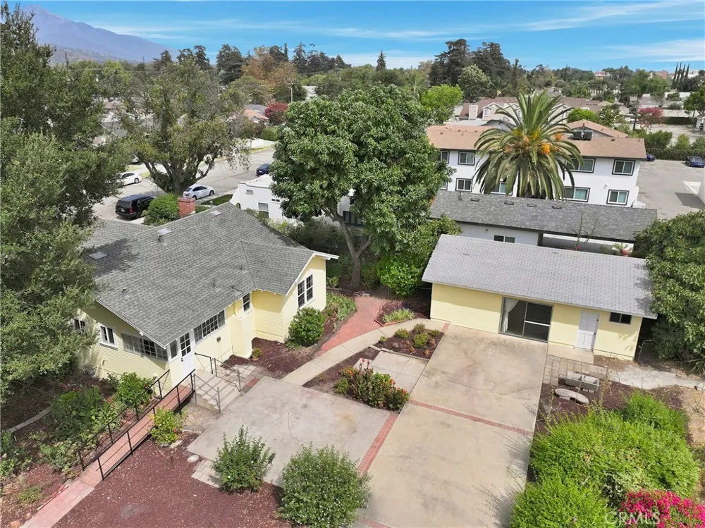 1436 3rd La Verne, CA 91750