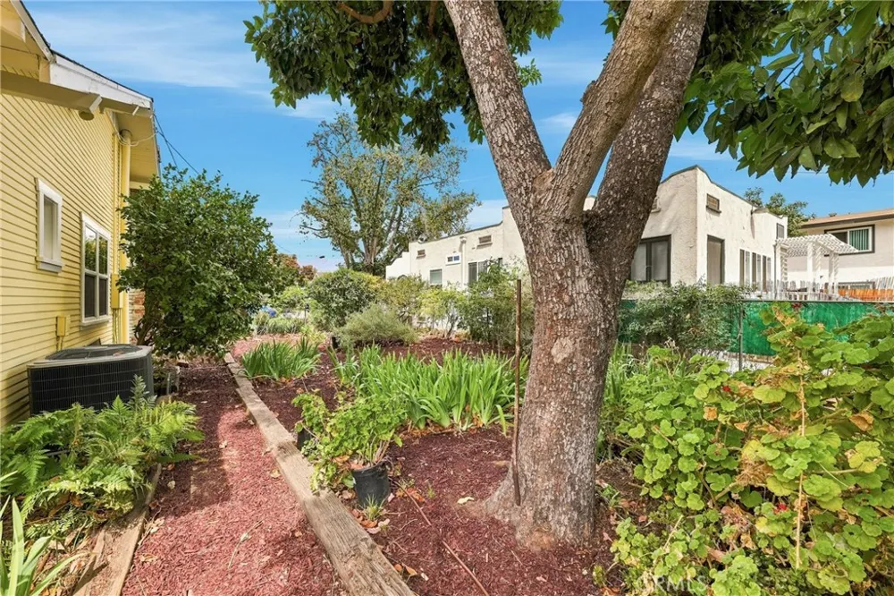 1436 3rd La Verne, CA 91750