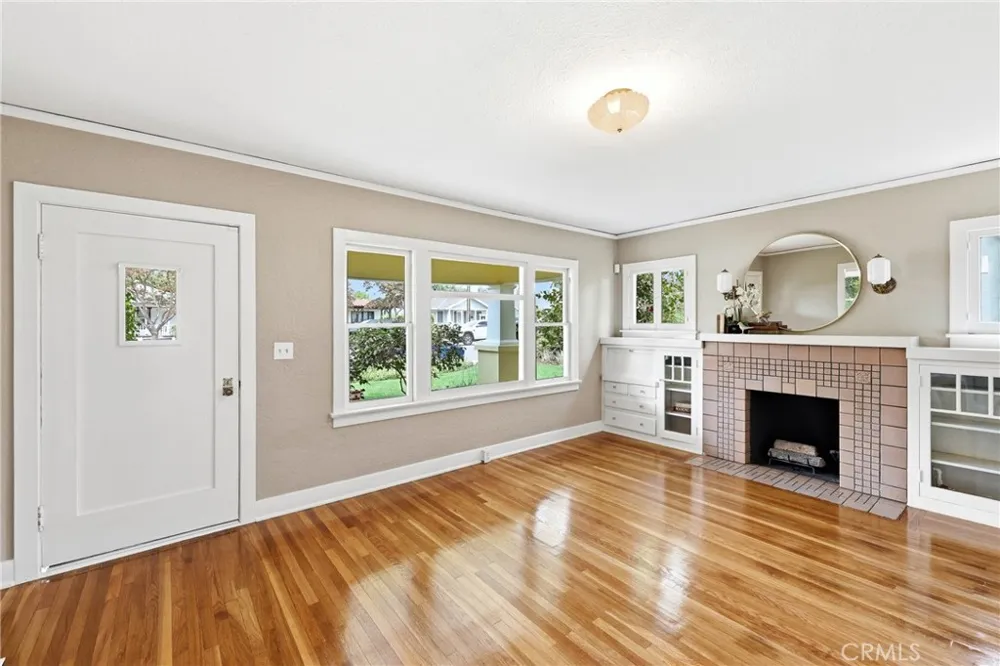 1436 3rd La Verne, CA 91750
