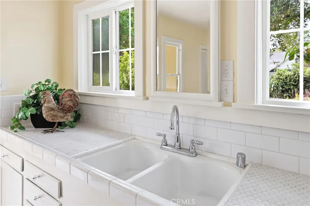 1436 3rd La Verne, CA 91750