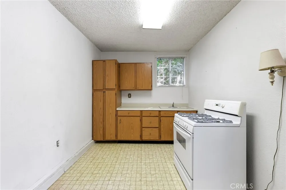 1436 3rd La Verne, CA 91750