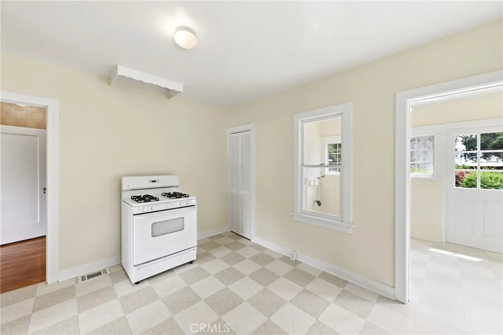 1436 3rd La Verne, CA 91750