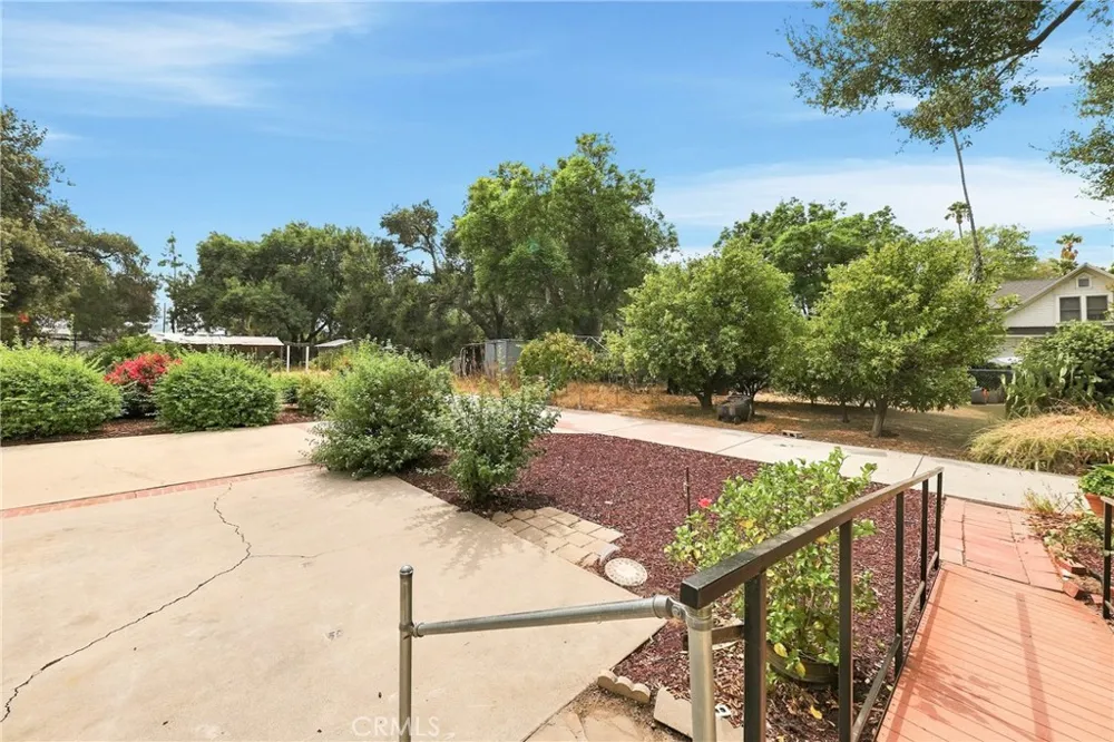 1436 3rd La Verne, CA 91750