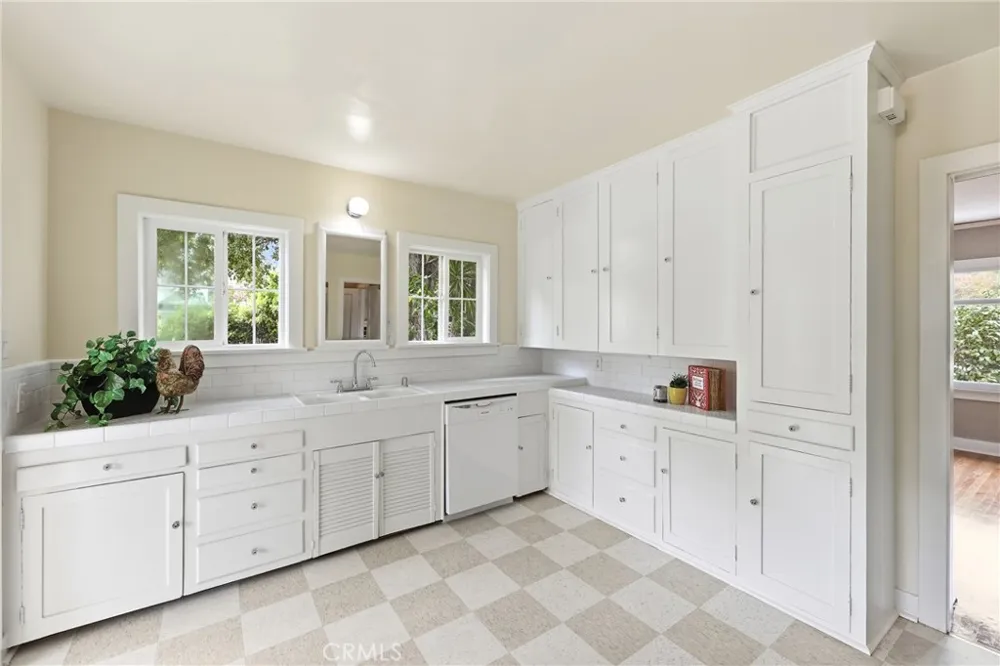 1436 3rd La Verne, CA 91750
