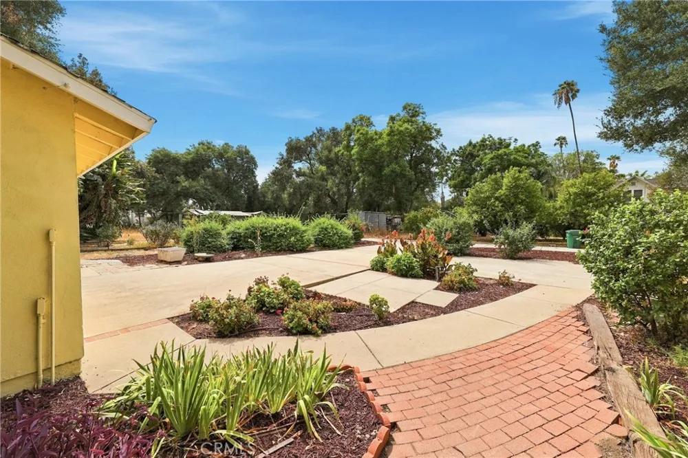 1436 3rd La Verne, CA 91750