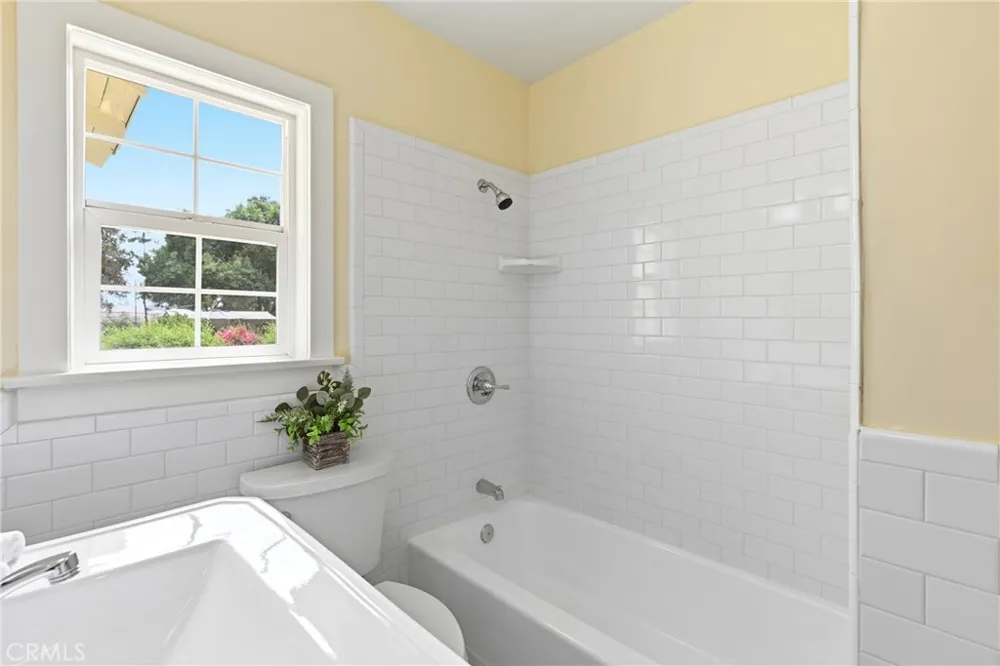 1436 3rd La Verne, CA 91750