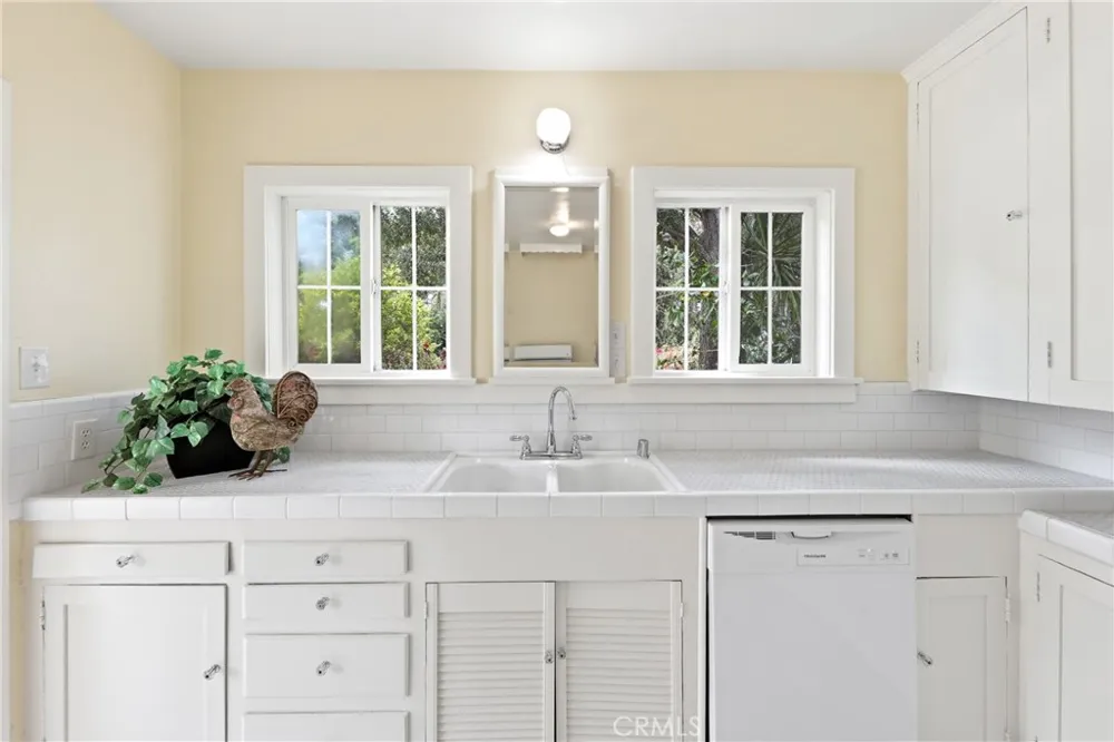 1436 3rd La Verne, CA 91750
