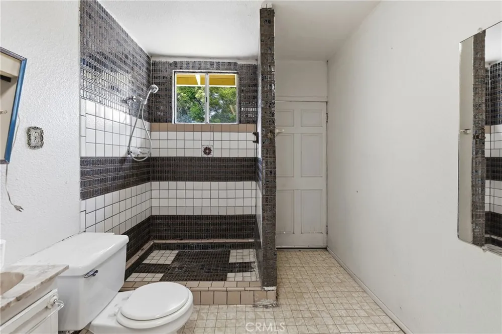 1436 3rd La Verne, CA 91750