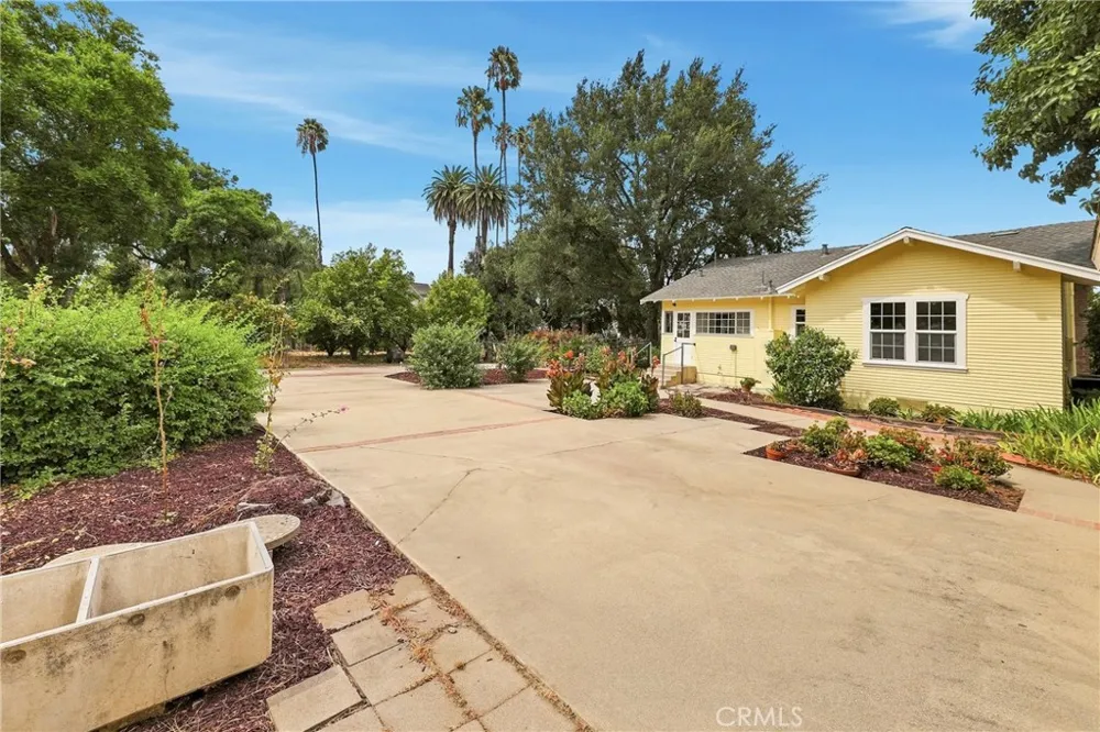 1436 3rd La Verne, CA 91750