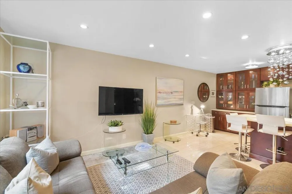 13754 Mango Dr #123 Del Mar, CA 92014