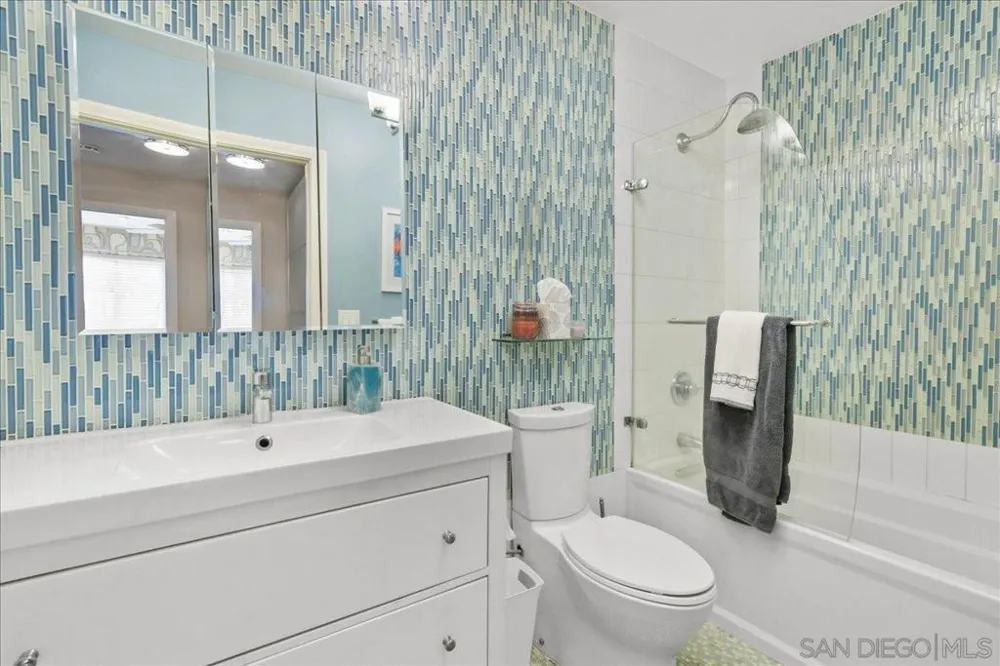 13754 Mango Dr #123 Del Mar, CA 92014