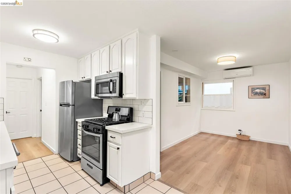 2922 Hillegass Ave #B Berkeley, CA 94705