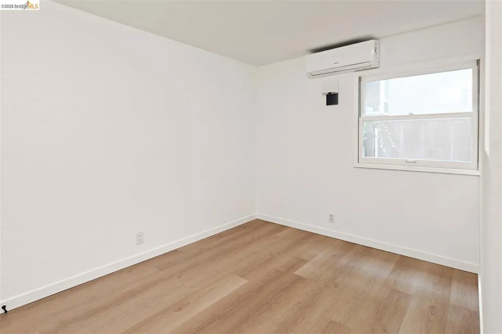 2922 Hillegass Ave #B Berkeley, CA 94705