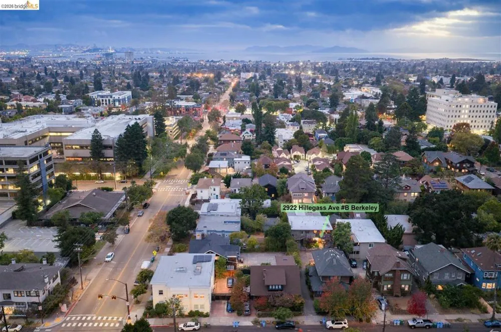 2922 Hillegass Ave #B Berkeley, CA 94705