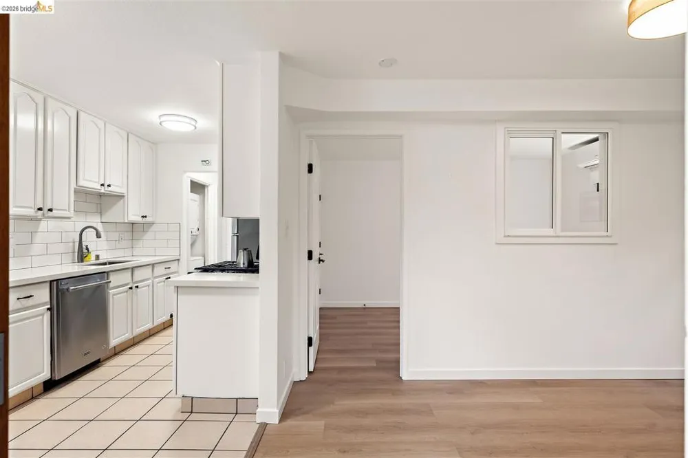 2922 Hillegass Ave #B Berkeley, CA 94705