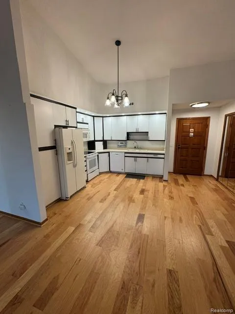 875 Greenview Court #62 Rochester Hills City, MI 48307