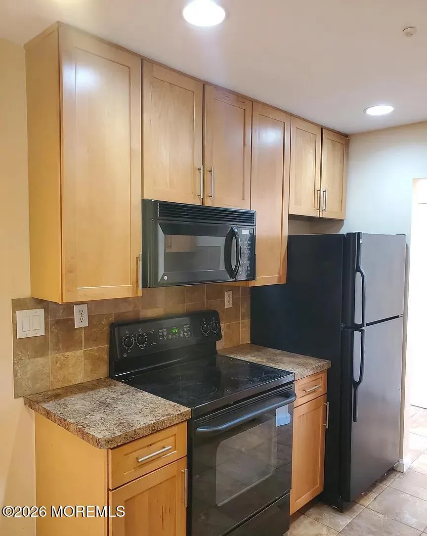 82 Amberly Drive #C Manalapan, NJ 07726