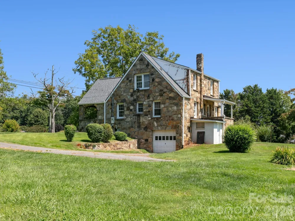 1279 Charlotte Highway Fairview, NC 28730