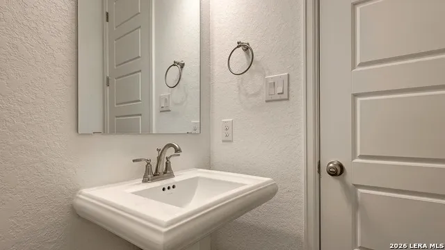 137 Cherrybark Oak Castroville, TX 78009