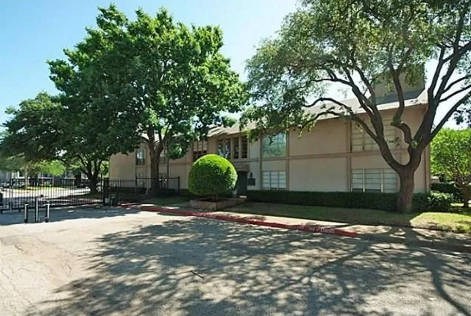 10594 High Hollows Drive #290 Dallas, TX 75230