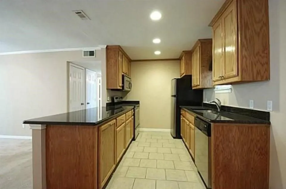 10594 High Hollows Drive #290 Dallas, TX 75230