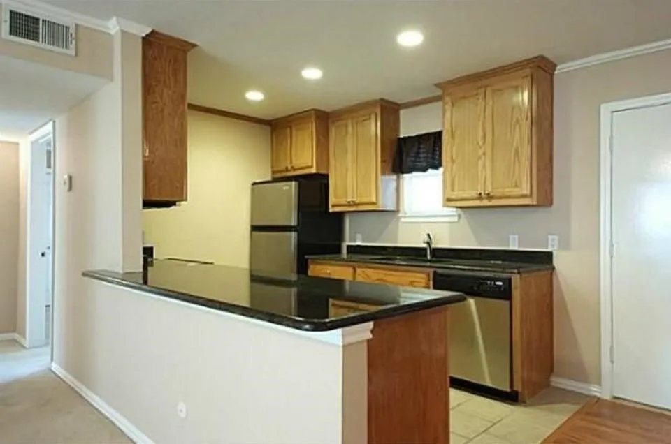 10594 High Hollows Drive #290 Dallas, TX 75230