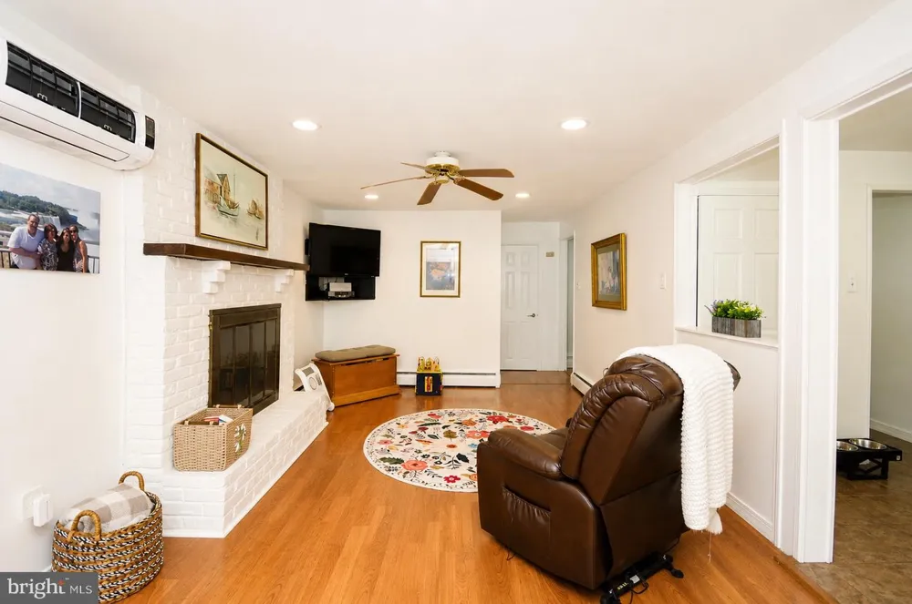 1091 LOG COLLEGE DRIVE Warminster, PA 18974