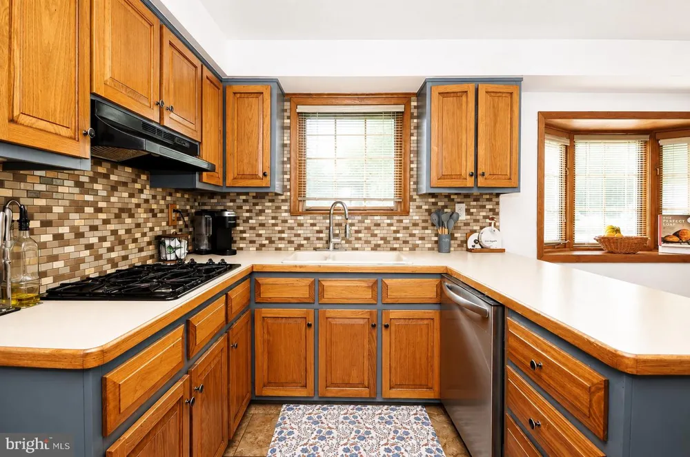 1091 LOG COLLEGE DRIVE Warminster, PA 18974