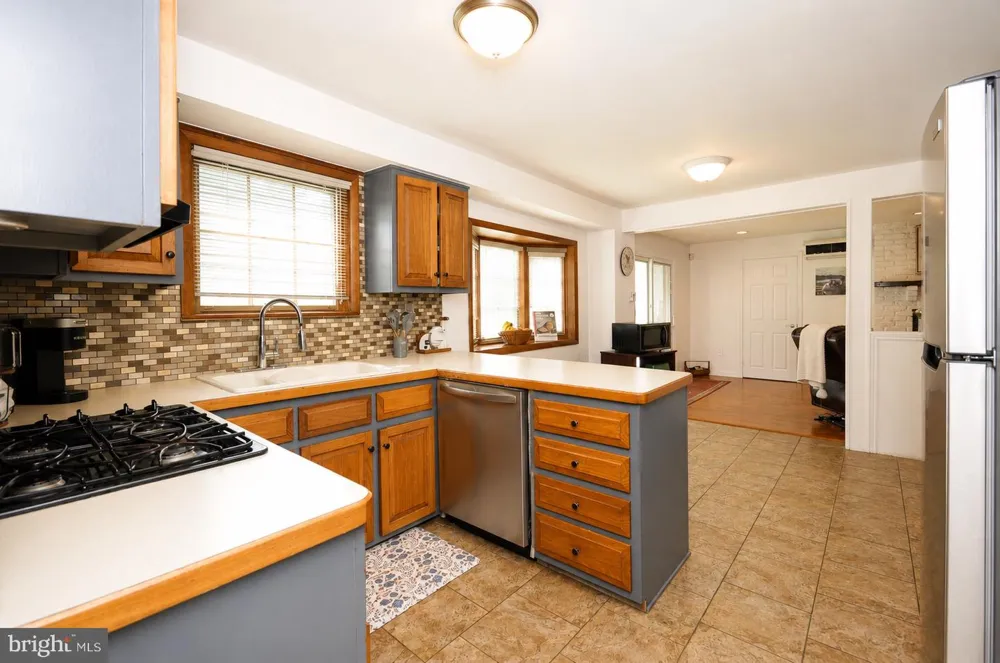 1091 LOG COLLEGE DRIVE Warminster, PA 18974