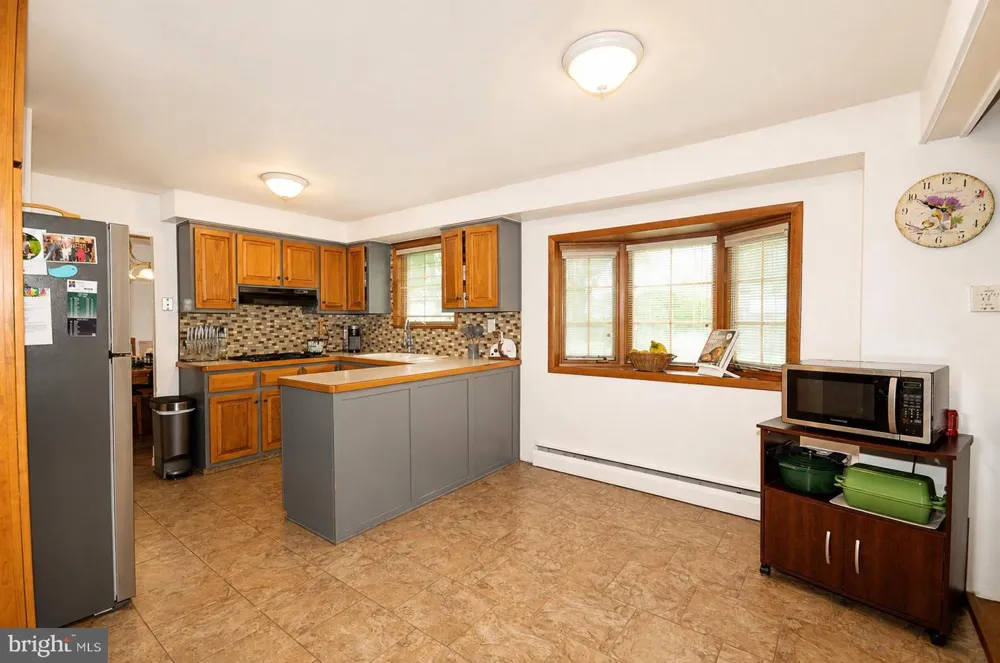1091 LOG COLLEGE DRIVE Warminster, PA 18974