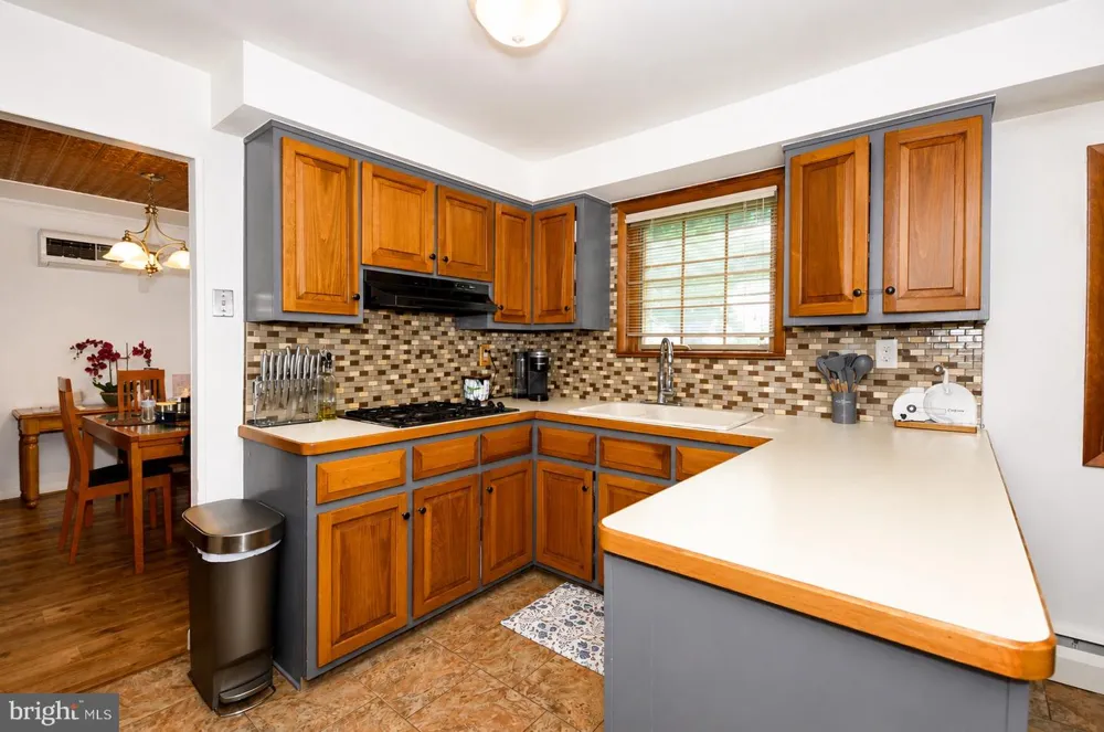 1091 LOG COLLEGE DRIVE Warminster, PA 18974
