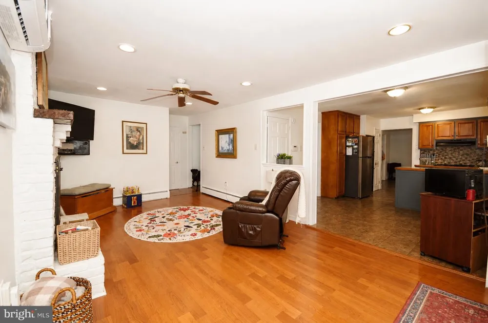 1091 LOG COLLEGE DRIVE Warminster, PA 18974