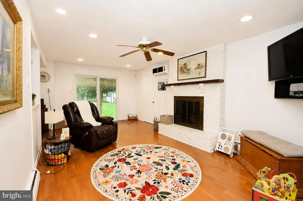 1091 LOG COLLEGE DRIVE Warminster, PA 18974