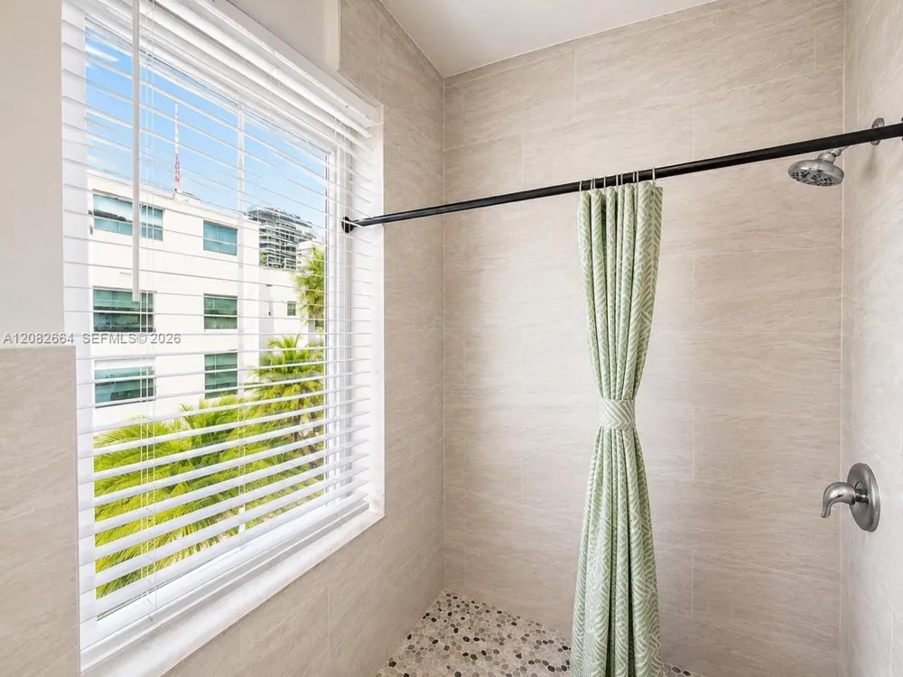 3025 Indian Creek Dr #310 Miami Beach, FL 33140