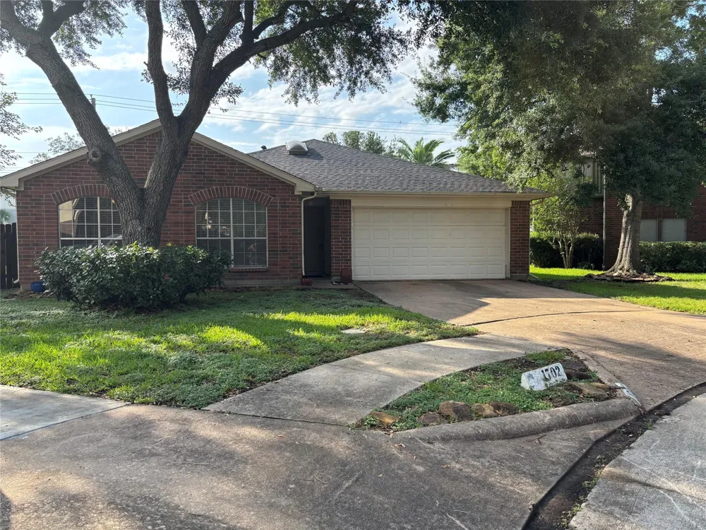 1702 Oak Ridge Drive Kemah, TX 77565