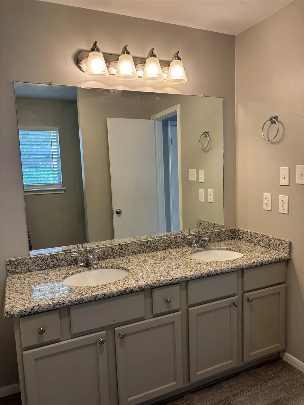 1702 Oak Ridge Drive Kemah, TX 77565