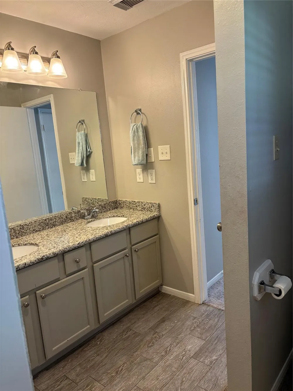 1702 Oak Ridge Drive Kemah, TX 77565