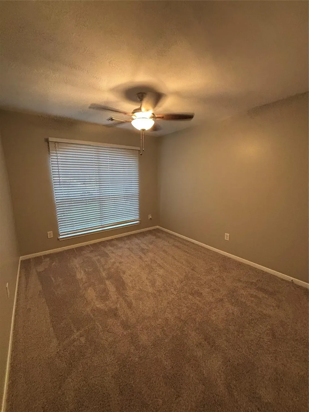 1702 Oak Ridge Drive Kemah, TX 77565